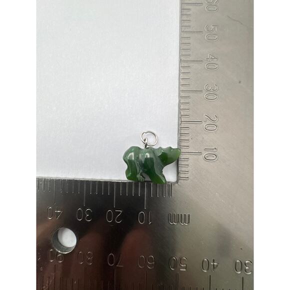 Vintage Carved Nephrite Jade Bear Charm Pendant - Picture 6 of 6